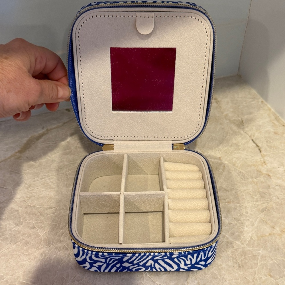 Lilly Pulitzer Blue and White Accessory Case - Picture 2 of 4